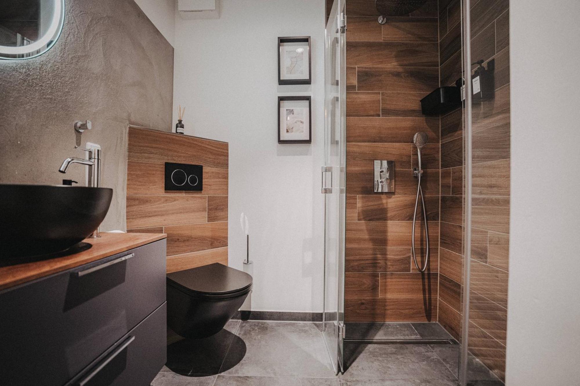 Downtown Apartment Mit Luxusbad Am Hafen Nur 5 Minuten Zu Fuss In Die Innenstadt Und Zum Bahnhof! Oldenburg Zewnętrze zdjęcie