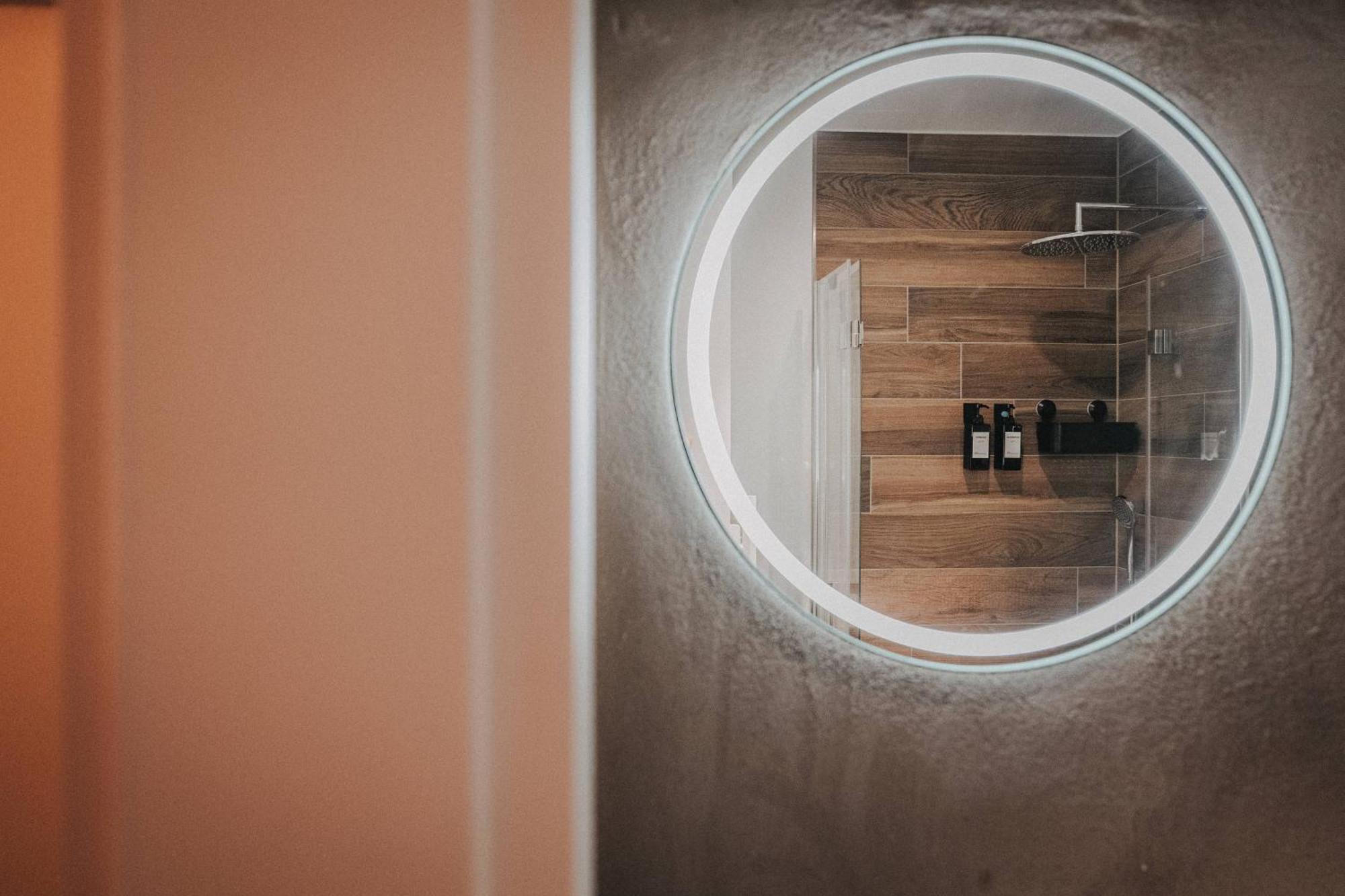 Downtown Apartment Mit Luxusbad Am Hafen Nur 5 Minuten Zu Fuss In Die Innenstadt Und Zum Bahnhof! Oldenburg Zewnętrze zdjęcie