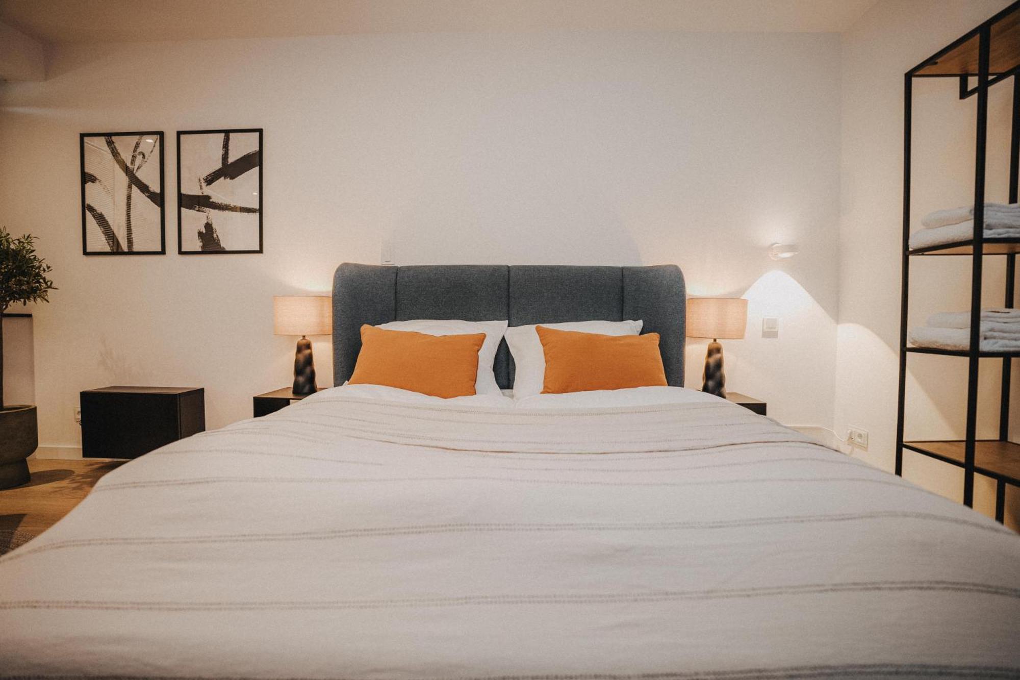 Downtown Apartment Mit Luxusbad Am Hafen Nur 5 Minuten Zu Fuss In Die Innenstadt Und Zum Bahnhof! Oldenburg Zewnętrze zdjęcie