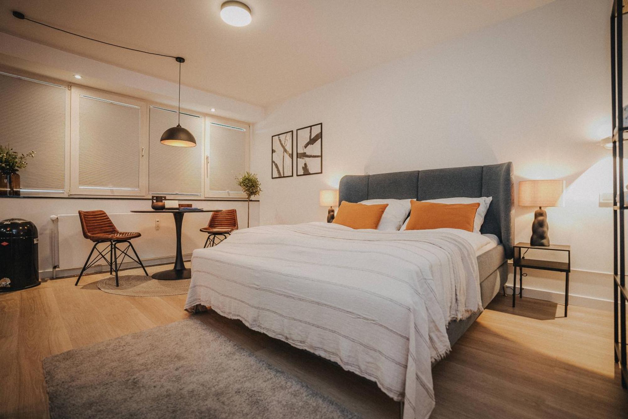 Downtown Apartment Mit Luxusbad Am Hafen Nur 5 Minuten Zu Fuss In Die Innenstadt Und Zum Bahnhof! Oldenburg Zewnętrze zdjęcie
