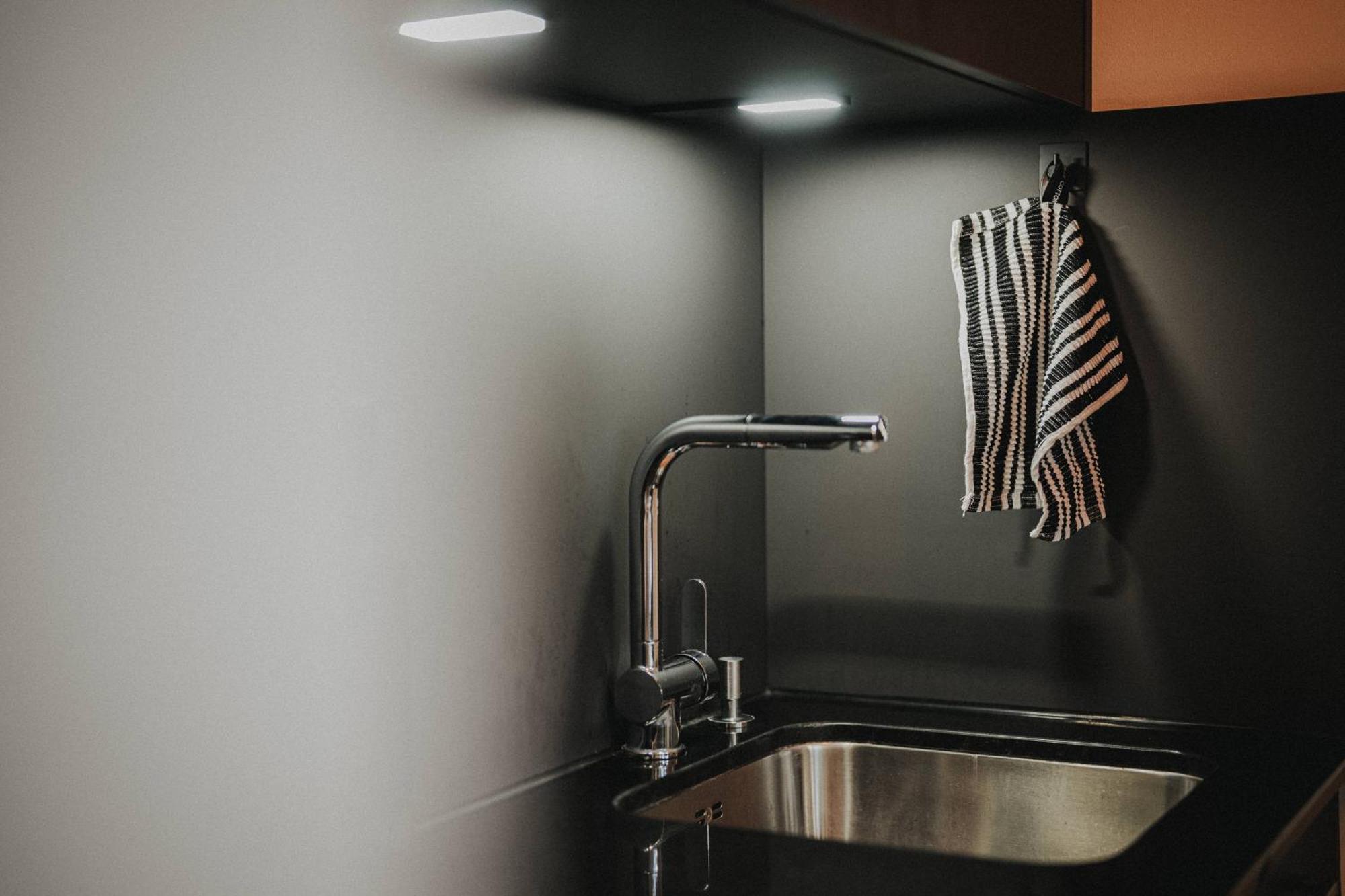 Downtown Apartment Mit Luxusbad Am Hafen Nur 5 Minuten Zu Fuss In Die Innenstadt Und Zum Bahnhof! Oldenburg Zewnętrze zdjęcie