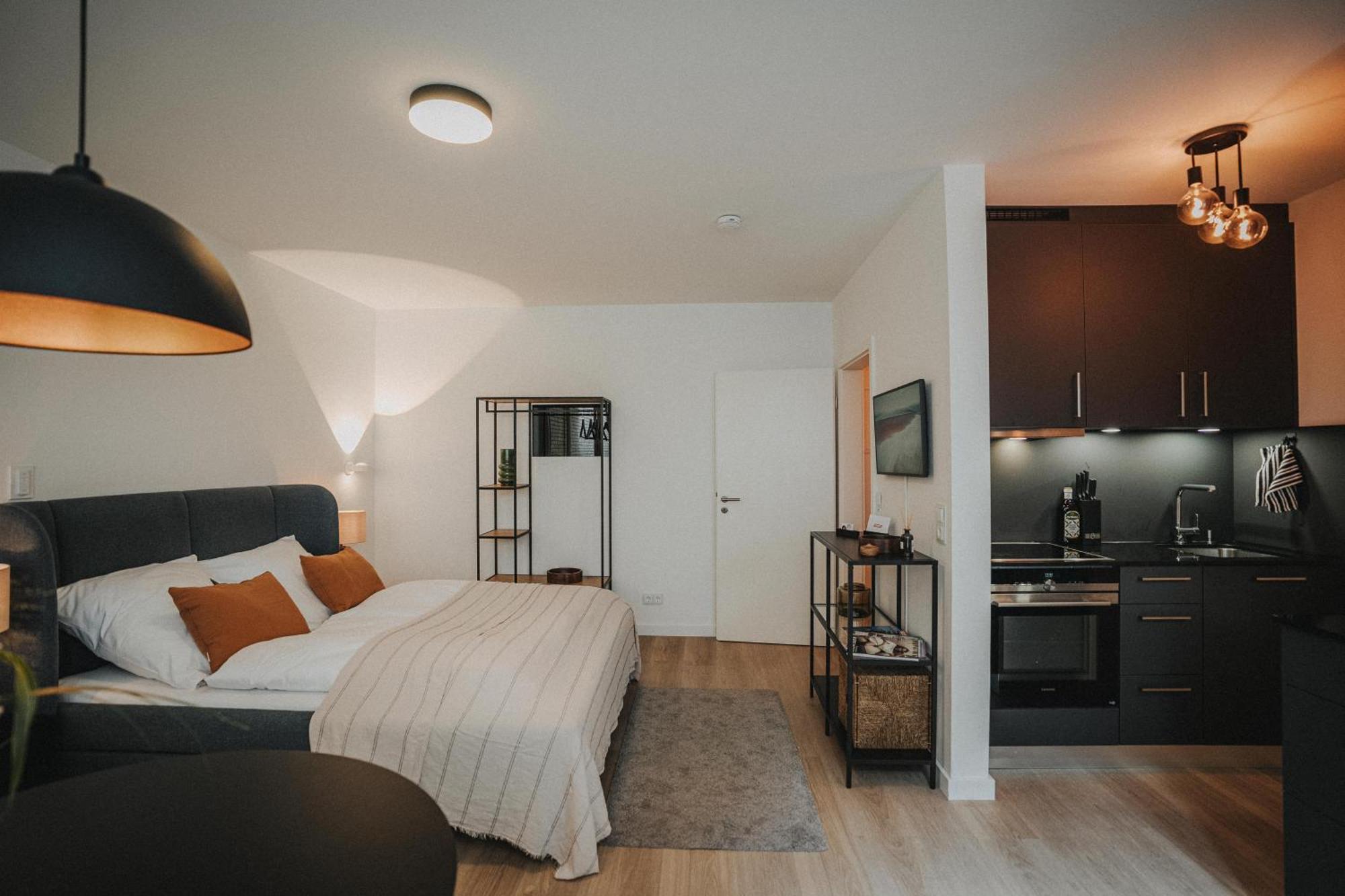 Downtown Apartment Mit Luxusbad Am Hafen Nur 5 Minuten Zu Fuss In Die Innenstadt Und Zum Bahnhof! Oldenburg Zewnętrze zdjęcie