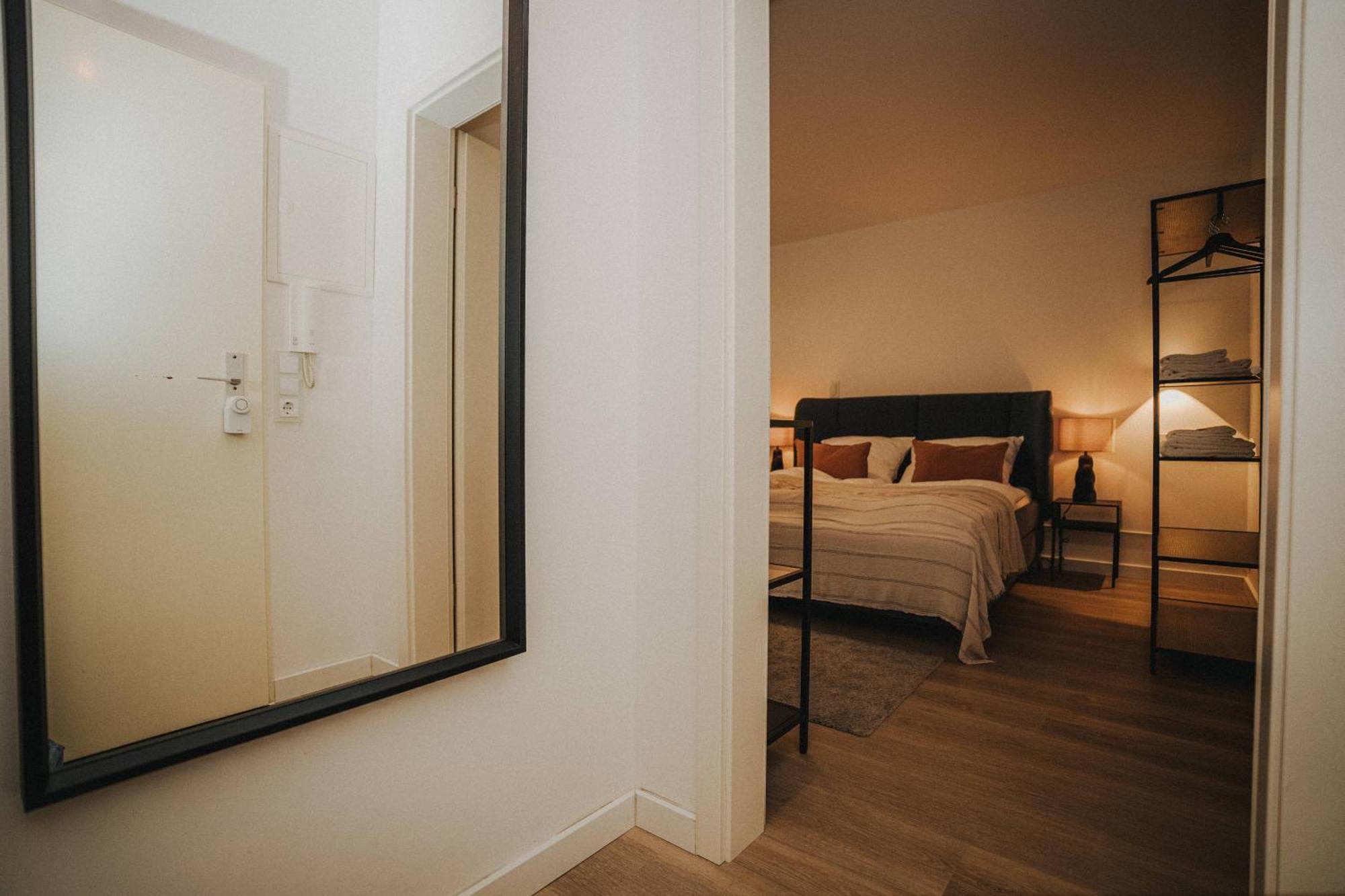 Downtown Apartment Mit Luxusbad Am Hafen Nur 5 Minuten Zu Fuss In Die Innenstadt Und Zum Bahnhof! Oldenburg Zewnętrze zdjęcie